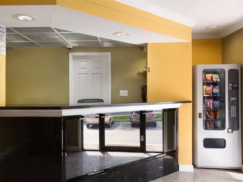 Super 8 By Wyndham Indianapolis-Southport Rd Μοτέλ Εξωτερικό φωτογραφία